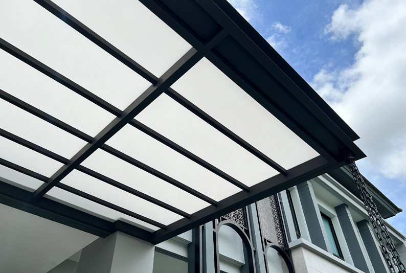 หลังคาอะคริลิกสีทึบ